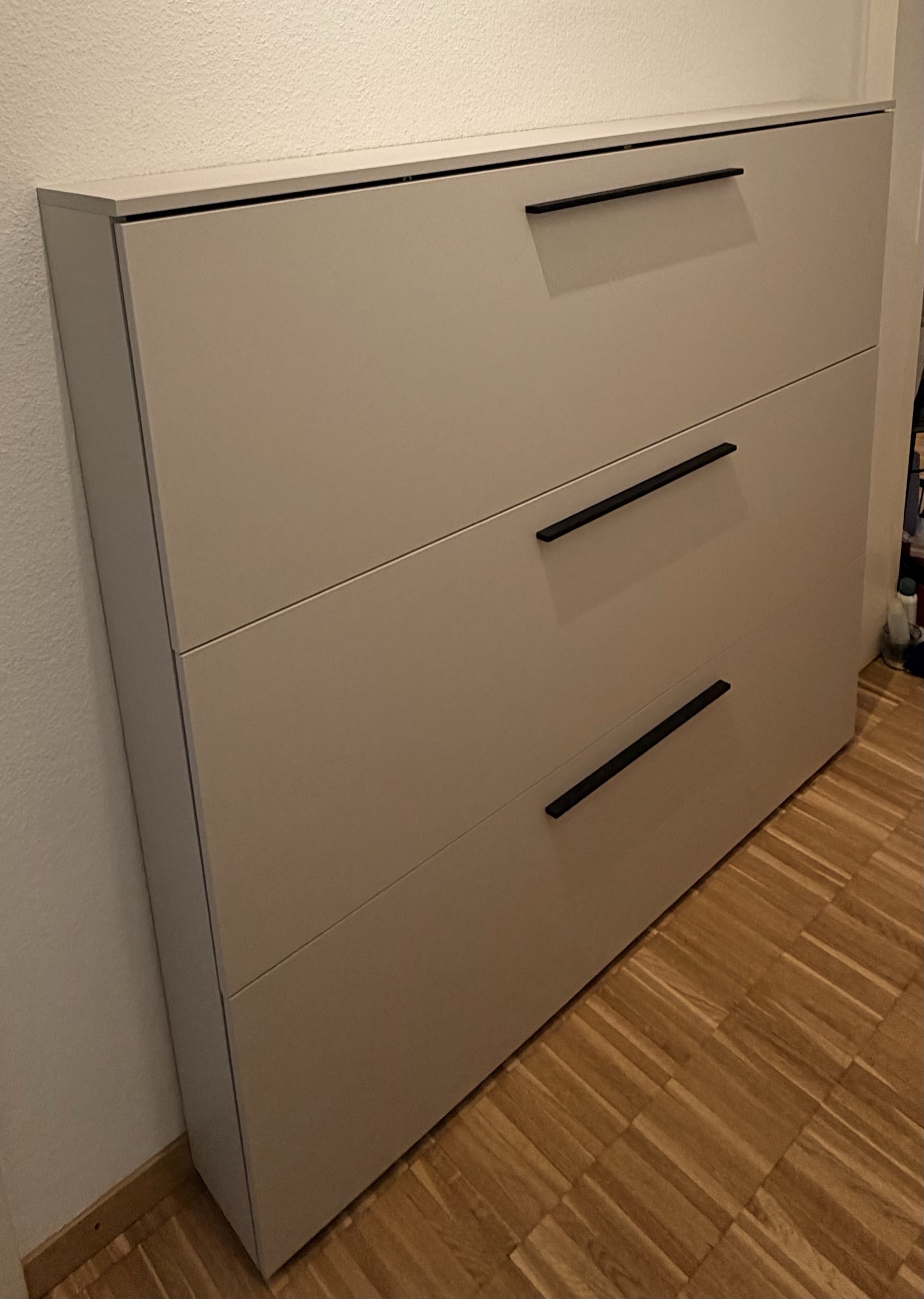 Premium shoe rack closed